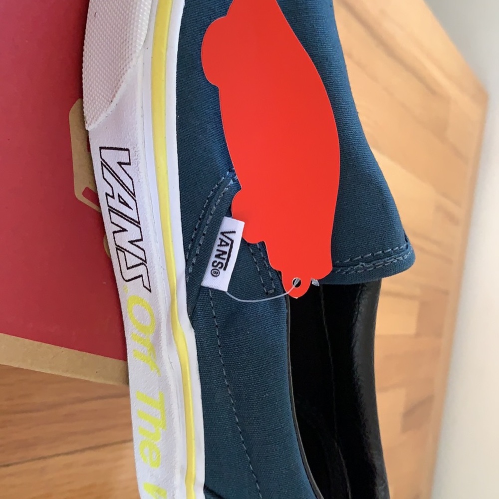 Vans - Picture 5 of 8